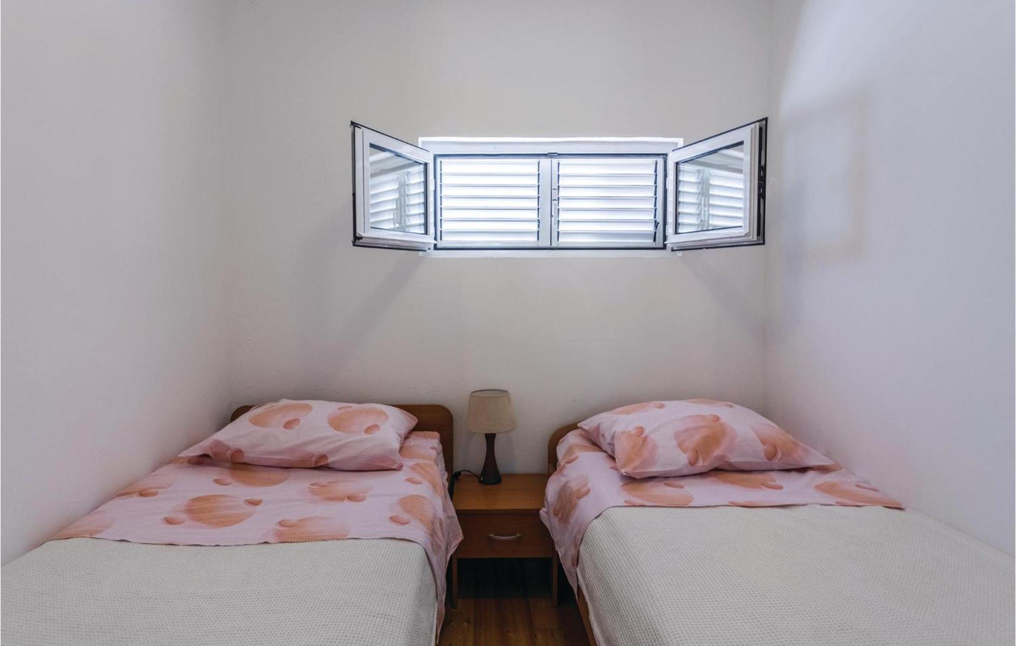 Awesome Apartment In Klek With Kitchen 외부 사진
