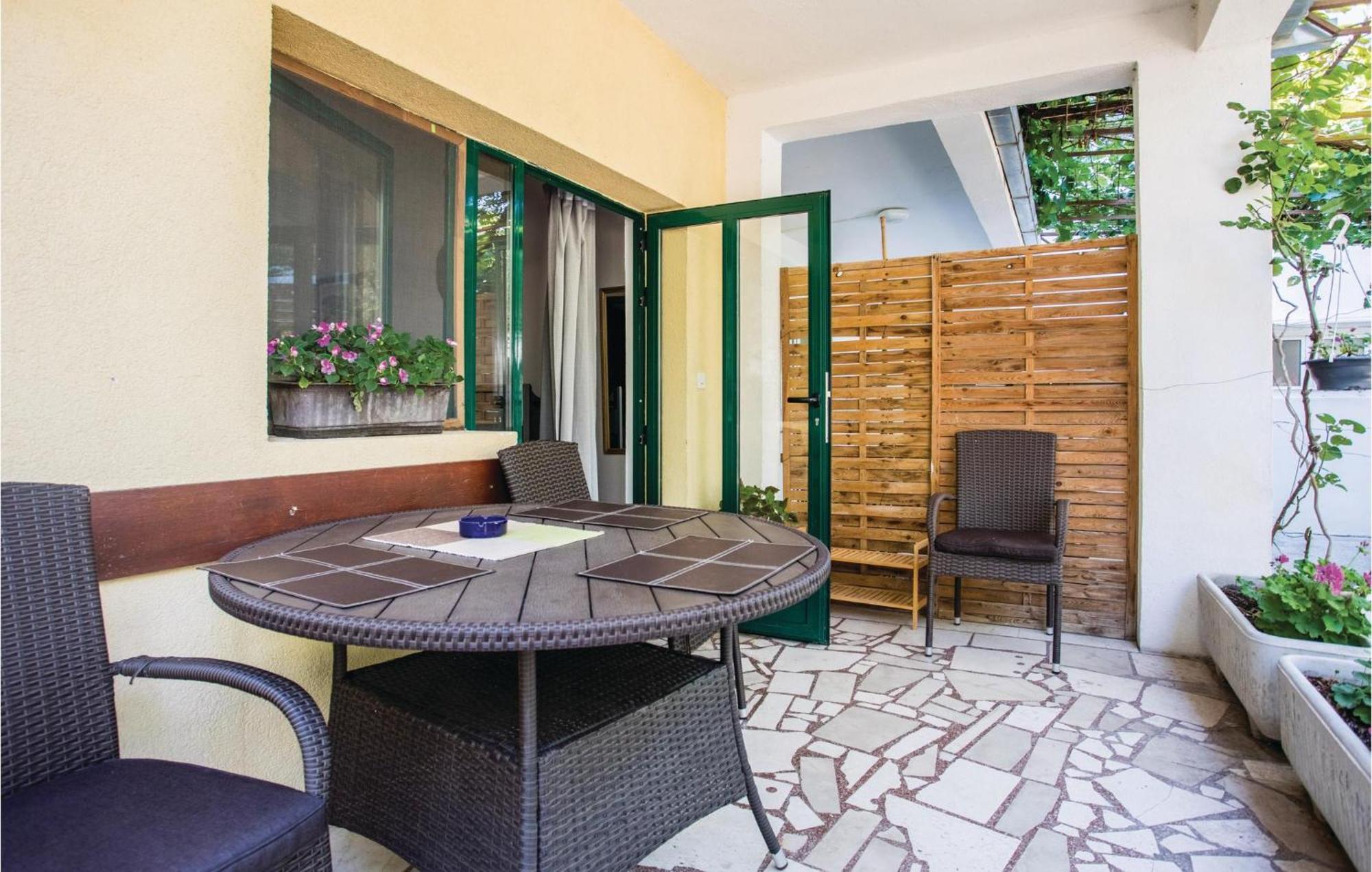 Awesome Apartment In Klek With Kitchen 외부 사진