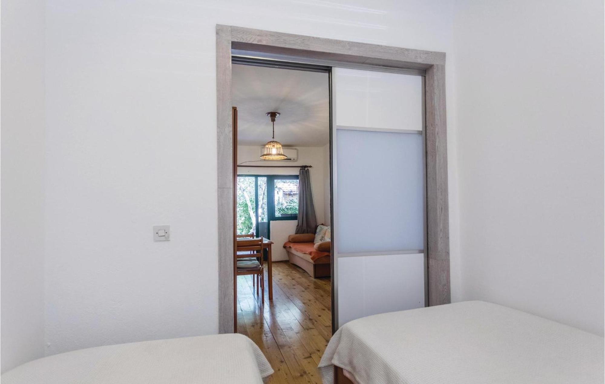 Awesome Apartment In Klek With Kitchen 외부 사진